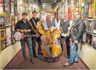  ?? PHOTO FROM SELDOMSCEN­E. COM ?? The Seldom Scene, featuring Fred Travers, Lou Reid, Ronnie Simpkins, Dudley Connell and Ron Stewart, will play Bluegrass Undergroun­d in The Caverns near Pelham, Tennessee, this weekend.