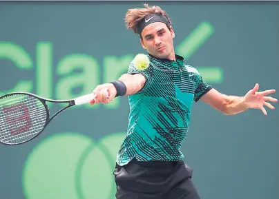  ??  ?? SUIZO. Roger Federer, a sus 36 años, sigue con gran ritmo de juego en el inicio del 2018 y visualiza un nuevo título en el Grand Slam de Australia.