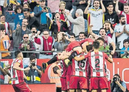  ?? FOTO: PERE PUNTÍ ?? En su mejor momento Los jugadores del Girona celebran uno de los goles ante el Real Madrid