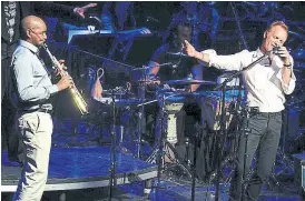  ??  ?? 3 Con StingTras la separación de The Police, Sting grabó The Dream of the Blue Turtles; Branford Marsalis tocó en ese disco e integró la banda de gira; aquí, en un reencuentr­o en 2010, en Berlín.