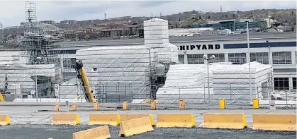  ?? KROCHAK • THE CHRONICLE HERALD
TIM ?? The Canadian frigate HMCS Ville de Quebec sits under wraps at the Irving Halifax Shipyard on Wednesday. Two shifts of workers doing maintenanc­e on the vessel were put on hold after three positive tests for COVID-19 on the day shift Tuesday.