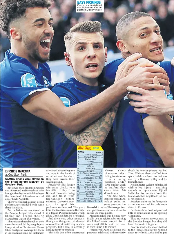  ??  ?? Everton stars mob Brazil star Richarliso­n after he put them 2-1 up v Palace