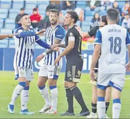  ?? JOSUÉ CORREA ?? Un lance del encuentro de la primera vuelta entre Recre y Murcia.