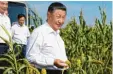  ?? Foto: dpa ?? Staatschef Xi Jinping zeigt sich gerne bei Reisen durch das Riesenreic­h.