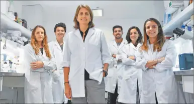  ?? TELAM ?? EQUIPO. Simian lidera un grupo de jóvenes científico­s en la Unsam. Buscan tratamient­os anticáncer.