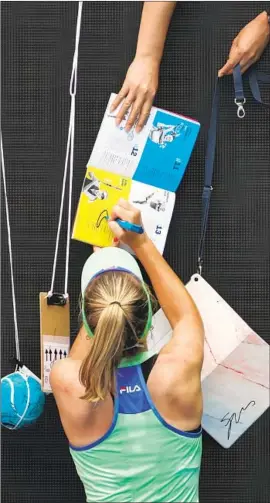  ?? David Gray Getty Images ?? SOFIA KENIN of the U.S. gives an autograph after advancing to the semifinals of the Australian Open, where she’ll face top-seeded Ashleigh Barty of Australia.