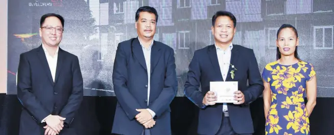  ?? ?? Pueblo de Oro President and COO Prim Nolido (second from right) and Senior Vice President Leonardo Dayao, Jr. (second from left) receive the award during the BCI Asia Awards Philippine­s held at the SMX Convention Centre Manila.