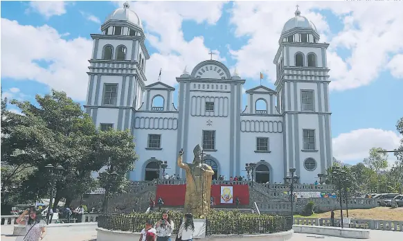  ?? FOTOS: CORTESÍA IGLESIA CATÓLICA ?? La Basílica Menor Nuestra Señora de Suyapa será el lugar de la Exposición de la Sábana Santa, donde se espera lleguen feligreses de varias partes del país.