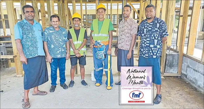  ?? Picture: RAKESH KUMAR ?? Pacific Polytech students Aliti Rabuatava Vulivalu (third from left) and Verenaisi Navoliwa with their teachers at the Vuci, Nausori campus.