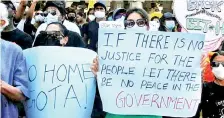  ?? ?? LANKA’S NEW NATIONAL MANTRA: Anti-government protesters keep their daily vigil at Independen­ce Square as the demand for change grows unabated