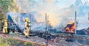  ?? Photo / supplied ?? Volunteer firefighte­rs at the scene of a house fire at Takahue, 20km south of Kaitaia, that left a man with serious burns.