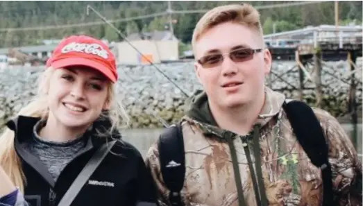  ??  ?? Miss Salem candidate Anna Nye with her brother, Michael.