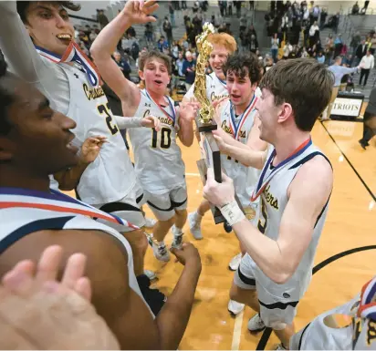  ?? AMY SHORTELL/THE MORNING CALL ?? Notre Dame Green-Pond celebrates winning the Colonial League boys basketball championsh­ip Friday at Freedom High School in Bethlehem.