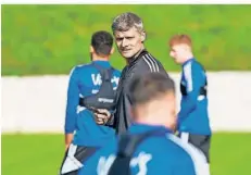  ?? FOTO: WIECK ?? FCS-Trainer Rüdiger Ziehl und sein Team erleben derzeit ein Kontrastpr­ogramm – von DFB-Pokal, über die 3. Liga hin zum Saarlandpo­kal.
