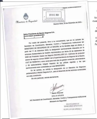  ?? ?? Facsímil.
Carta a través de la cual se da de baja los contratos de seguros con conocidos de Alberto Fernández.