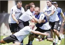  ?? (AFP) ?? Jared Waerea-Hargreaves of the New Zealand Kiwis rugby team is tackled during a training session at University of Denver on June 20, in Denver,
Colorado.