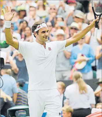  ?? EFE ?? Roger Federer, 6-0, 7-5 y 6-4 ante Adrian Mannarion. Está intocable con su saque, remontó cuatro bolas de ‘break’