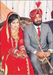  ?? TWITTER ?? Maj Hercharn Singh of the Pakistan army with his wife, who was not named in the informatio­n by the media wing. They got married at Gurdwara Panja Sahib, where Guru Nanak’s hand is believed to be imprinted on a boulder, in Hasan Abdal.