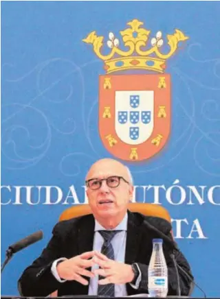  ?? EFE ?? El consejero de Sanidad de Ceuta, que rechaza dimitir tras vacunarse