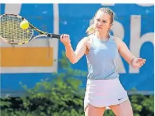  ?? ?? Elena Kunert steuerte mit ihrem 6:4, 6:1 über Carolin Hasselkamp einen Punkt zum Sieg des TC RotGold Voerde gegen den TV Jahn Hiesfeld bei.