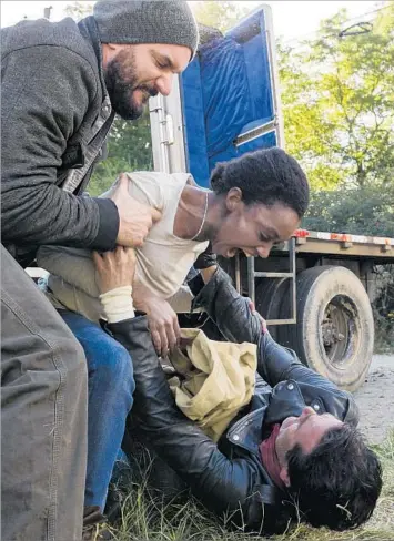  ?? Gene Page AMC ?? SONEQUA MARTIN-GREEN’S Sasha has a surprise in store for the Saviors, especially their maniacal, bat-wielding ringleader Negan (Jeffrey Dean Morgan), right, in the season finale of “The Walking Dead.”