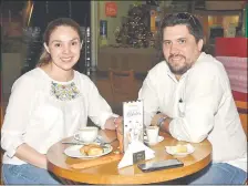  ??  ?? Viviana Villalba y Guido Barreto, en Havanna Café.