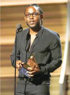  ??  ?? Kendrick Lamar accepts the award for Best Rap Album for “To Pimp A Butterfly”.