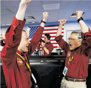  ?? BILD: SN/APA/AFP/POOL/AL SEIB ?? Jubel im NASA Jet Propulsion Laboratory in Pasadena.