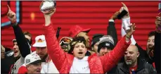  ?? REED HOFFMANN — THE ASSOCIATED PRESS ?? Chiefs quarterbac­k Patrick Mahomes and teammates react to the crowd during the Chiefs’ victory celebratio­n and parade in Kansas City, Mo., on Wednesday.