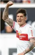  ?? Foto: Sommer, dpa ?? Dass Steven Zuber vor der Hoffenheim­er seinen Treffer ärgerte die TSG-FANS. Kurve der bejubelte, Tore Zuschauer