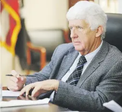  ??  ?? El congresist­a Rob Bishop advierte que seguirá de cerca el desarrollo del plan.