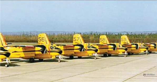  ??  ?? Photo de famille de la flotte de “Tracker” de l’Ontario au milieu des années 1970.