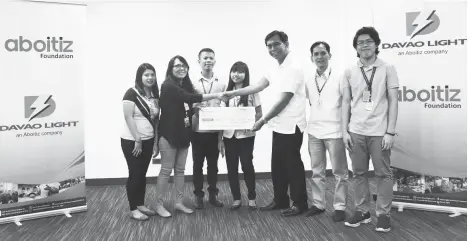 ?? DAVAO LIGHT PHOTO ?? AID FOR MINDANAWON. The Ateneo de Davao University­based Mindanawon Initiative for Cultural Dialogue receives financial assistance from Davao Light and Power Co., Inc. and the Aboitiz Foundation for their Lumad Scholarshi­p Program. Davao Light has been...
