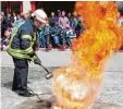  ??  ?? Echte Flammen gab es bei den Schau übungen zu sehen.