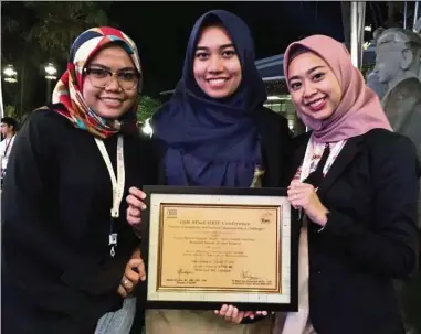  ??  ?? MSU’s winning team in the 15th A PacCHRIE Conference (from left) Nailah Norrizan, Deana Zafiera Ghazali and Maisarah Amzah.