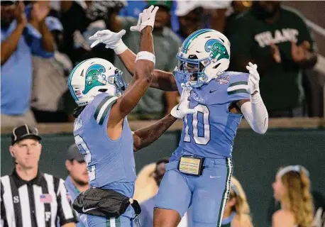  ?? Matthew Hinton/Associated Press ?? Tulane’s Duece Watts, left, celebrates a 70-yard touchdown reception with Shae Wyatt. The pair combined for three scores.