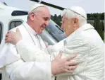  ?? (Reuters) ?? POPE FRANCIS (left) embraces Benedict XVI as he arrives at the Castel Gandolfo summer residence in March 2013.