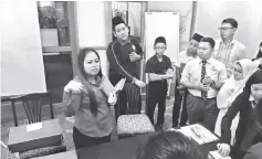  ??  ?? An archivist from Pustaka Negeri Sarawak briefs the students on the materials kept in the State Records Repository.