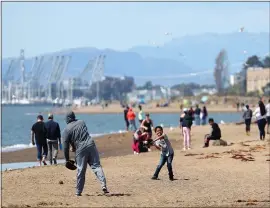  ?? ARIC CRABB — STAFF PHOTOGRAPH­ER ?? Crown Memorial State Beach in Alameda is crowded with visitors on Sunday. California residents are under a stay-at-home order with some exceptions.