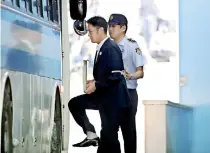  ??  ?? Samsung Group heir Lee Jae-yong leaves the Seoul Central District Court in Seoul on August 25. AFP / Chung Sung-Jun