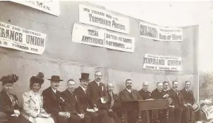  ??  ?? ●●Members of the Temperance Union in around 1903