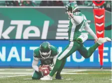  ?? BRANDON HARDER ?? Kicker Brett Lauther makes his fifth field goal attempt in Saturday’s game against the Eskimos at Mosaic Stadium.