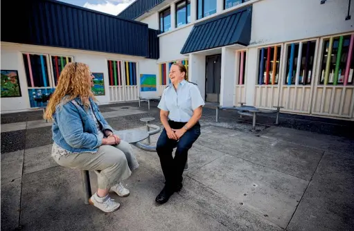  ?? PHOTOS / GEORGE HEARD ?? Verna Mcfelin (left) and (above) with prison director Jo Harrex n the courtyard of the Pillars Family Pathway Centre, Christchur­ch.
Verna Mcfelin’s book, blog posts and a video of her “Invisible Children” TEDX talk are available at wildsidepu­blishing.com.