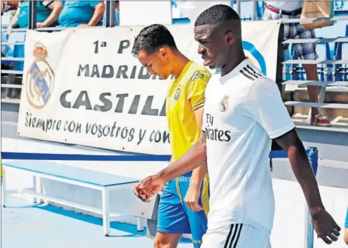  ??  ?? Vinicius salta al campo del Alfredo Di Stéfano en un partido entre el Castilla y el filial de Las Palmas (26 de agosto de 2018).