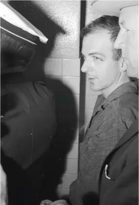  ?? (UTA Special Collection­s/Star-Telegram Collection/TNS) ?? LEE HARVEY OSWALD in police custody in Dallas, following assassinat­ion of President John F. Kennedy, on November 22, 1963.