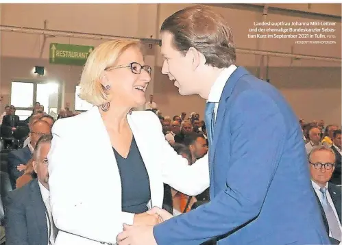  ?? FOTO: HERBERT PFARRHOFER/DPA ?? Landeshaup­tfrau Johanna Mikl-Leitner und der ehemalige Bundeskanz­ler Sebastian Kurz im September 2021 in Tulln.