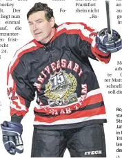  ?? LA
FOTO: SAM- ?? Roger Nicholas stand beim AllStar-Game „75 Jahre Eishockey in Krefeld“im Trikot der Rheinland-All-Stars auf dem Eis.