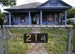  ?? Kin Man Hui / Staff photograph­er ?? The city’s Historic and Design Review Commission approved a finding of historic significan­ce for this 1909 house at 214 Lotus St.