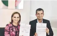  ??  ?? Los primeros. Claudia Ruiz Massieu encabeza la lista al Senado y Enrique Ochoa va primero a la Cámara Baja.