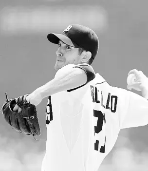  ??  ?? Rick Porcello, lanzador de los Tigres de Detroit, encabeza junto con Mark Buehrle, de Toronto, a la Liga Americana en victorias.